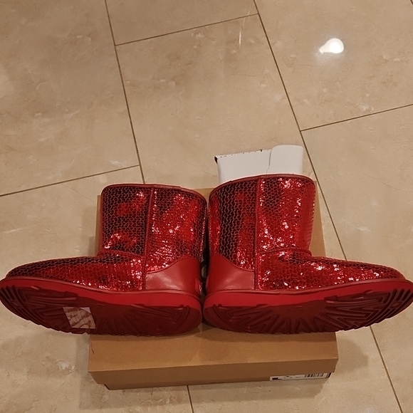 UGG Red HEARTS Sequined Boots. NEW! Metallic, Shiny. - Picture 13 of 16